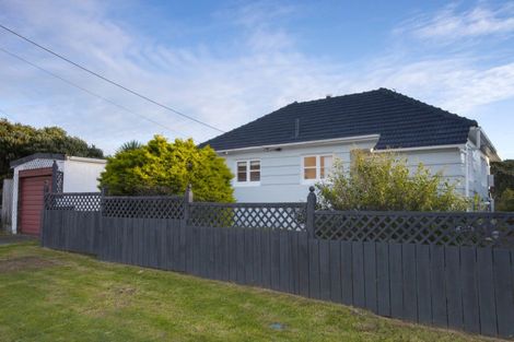 Photo of property in 15 Leveson Street, Strathmore Park, Wellington, 6022