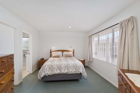 Photo of property in 6 Mclean Place, Woodend, 7610