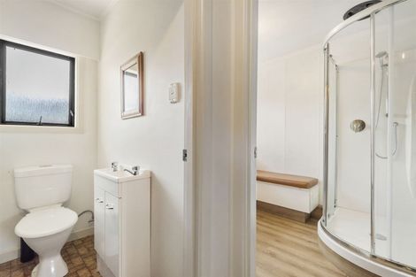 Photo of property in 115 Sunset Road, Totara Vale, Auckland, 0632