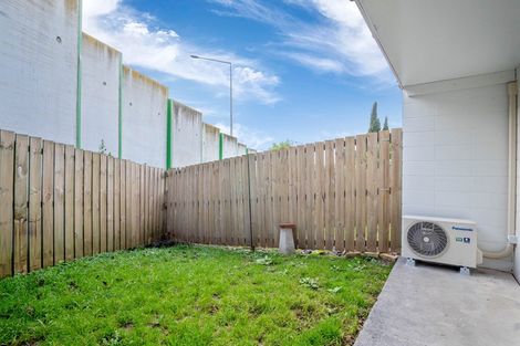 Photo of property in 2/34a Parr Road South, Point Chevalier, Auckland, 1025