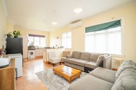 Photo of property in 19 South Street, West End, Palmerston North, 4410