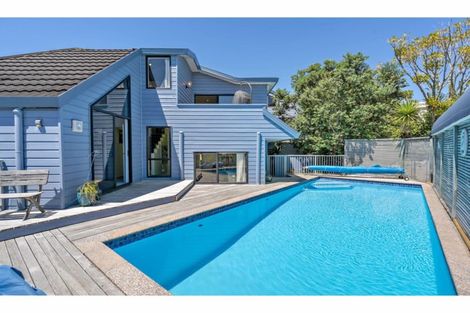 Photo of property in 15 Park Rise, Campbells Bay, Auckland, 0630