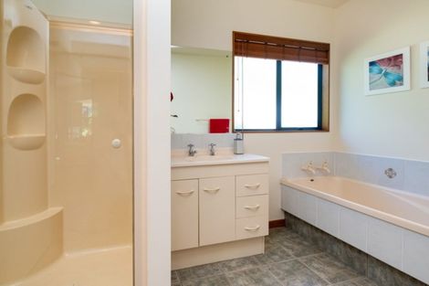 Photo of property in 58 Palmerston Road, Havelock North, 4130