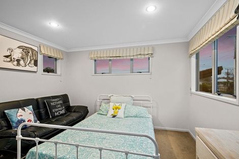 Photo of property in 114a Tiroroa Avenue, Te Atatu South, Auckland, 0610