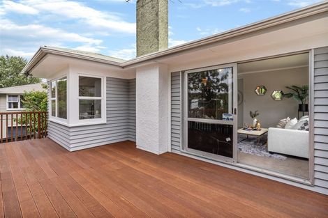 Photo of property in 1/2 Sunhaven Avenue, Glenfield, Auckland, 0629