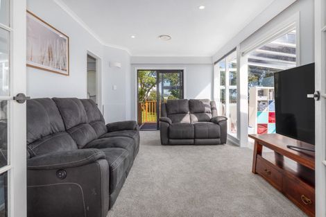 Photo of property in 5 Roys Road, Plimmerton, Porirua, 5026