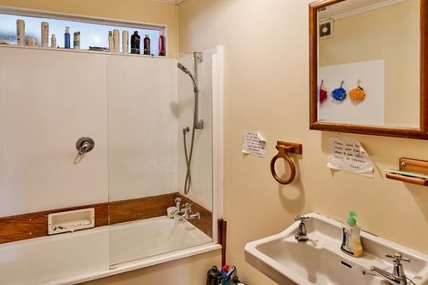 Photo of property in 24 Redwood Avenue, Tawa, Wellington, 5028