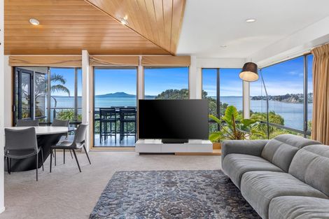 Photo of property in 1/19 Churchill Road, Murrays Bay, Auckland, 0630