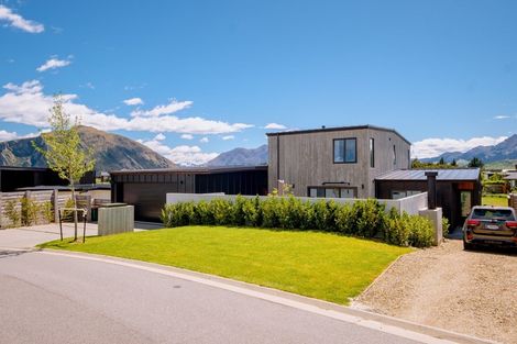 Photo of property in 5 Diamond Lane, Wanaka, 9305