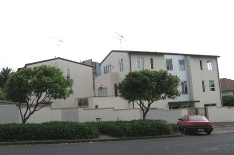 Photo of property in 6e Carlton Gore Road, Grafton, Auckland, 1023