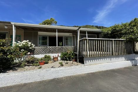 Photo of property in 2/1 Angle Street, Picton, 7220