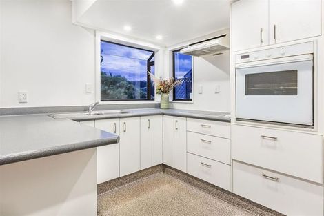 Photo of property in 10 Albatross Close, Whitby, Porirua, 5024