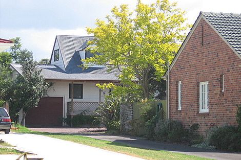 Photo of property in 38 Wattle Street, New Lynn, Auckland, 0600