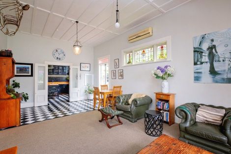 Photo of property in 27 Fitzroy Road, Bluff Hill, Napier, 4110