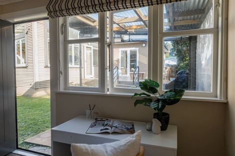 Photo of property in 35 Pukatea Street, Eastbourne, Lower Hutt, 5013