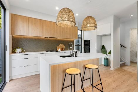Photo of property in 3b Trafalgar Road, Milford, Auckland, 0620