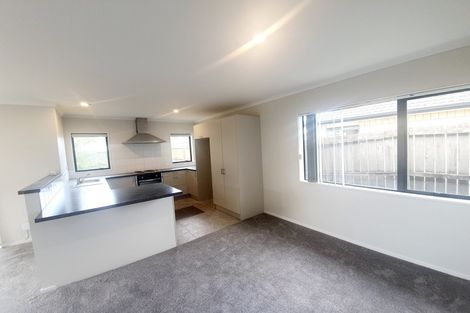 Photo of property in 2 Hamblyn Place, Ranui, Auckland, 0612