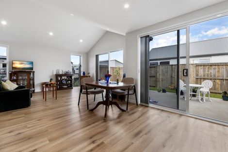 Photo of property in 2 Chain Place, Papamoa, 3118