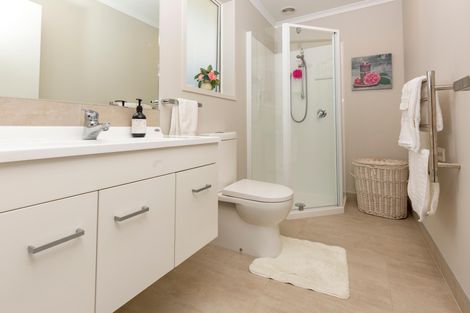 Photo of property in 61 Tawhiti Road, Pukekohe, 2120