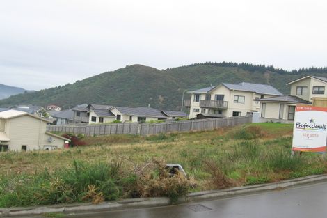 Photo of property in 3 James Nairn Grove, Riverstone Terraces, Upper Hutt, 5018