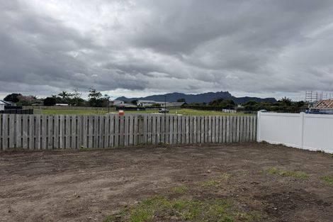 Photo of property in 39 Kaurinui Crescent, One Tree Point, 0118