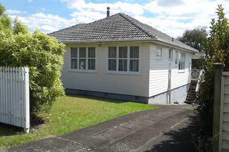 Photo of property in 158 Edmonton Road, Te Atatu South, Auckland, 0610