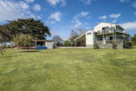 Photo of property in 2656 South Head Road, South Head, Helensville, 0874