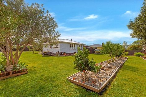 Photo of property in 35 Monkhouse Street, Tolaga Bay, 4077