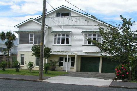 Photo of property in 12 Bayview Road, Hauraki, Auckland, 0622