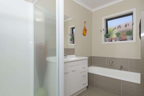 Photo of property in 2 Shaun Close, Papamoa Beach, Papamoa, 3118