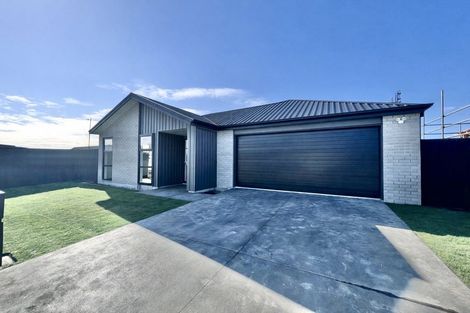 Photo of property in 28 Hanmer Crescent, Rangiora, 7400