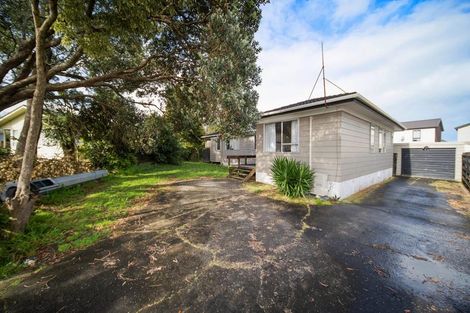 Photo of property in 28 Hinton Place, Weymouth, Auckland, 2103