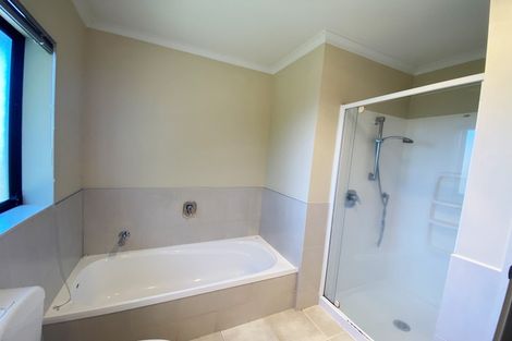 Photo of property in 21 Villino Place, Randwick Park, Auckland, 2105