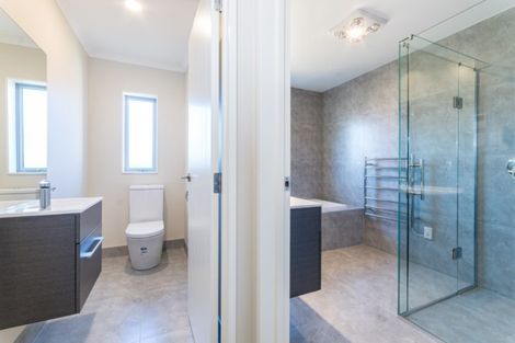 Photo of property in 18 Leebank Crescent, Riverhead, 0820