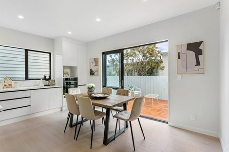 Photo of property in 17b Kathleen Street, Totara Vale, Auckland, 0627