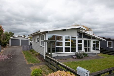 Photo of property in 27 Dewe Avenue, Feilding, 4702