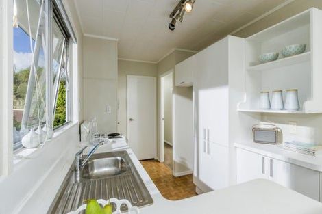 Photo of property in 39 Lavery Place, Sunnynook, Auckland, 0632