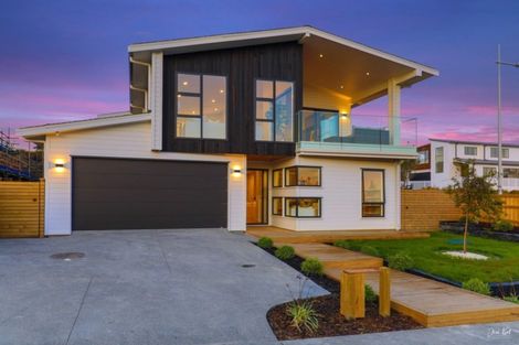 Photo of property in 21 Longshore Drive, Long Bay, Auckland, 0630