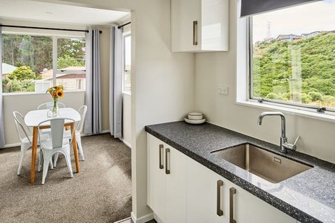 Photo of property in 30 Colchester Crescent, Newlands, Wellington, 6037