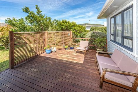 Photo of property in 21 Omori Place, Castlecliff, Whanganui, 4501