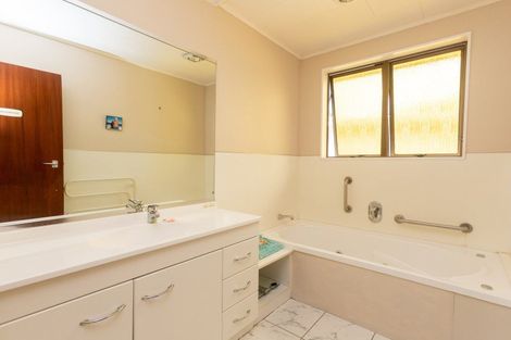 Photo of property in 46 Claremont Avenue, Paeroa, 3600