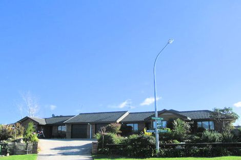 Photo of property in 44 Guildford Drive, Paraparaumu, 5032