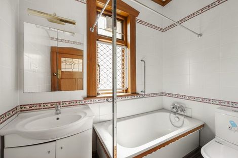 Photo of property in 42 Karepa Street, Brooklyn, Wellington, 6021