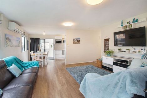 Photo of property in 3a Vela Place, Clarks Beach, 2122