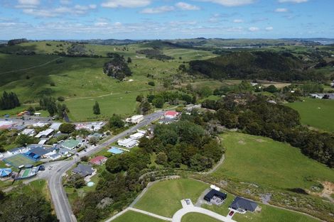 Photo of property in 17 Manaaki Circle, Paparoa, 0571