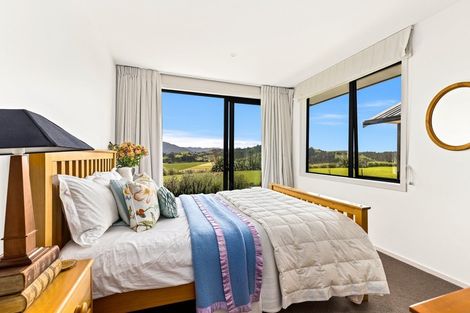 Photo of property in 16 Tamahunga Drive, Matakana, Warkworth, 0985