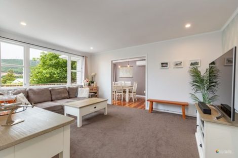 Photo of property in 16 Manor Drive, Stokes Valley, Lower Hutt, 5019