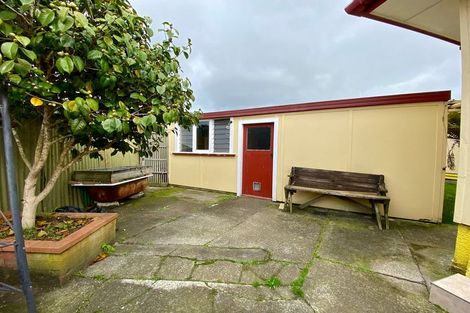 Photo of property in 7 Exeter Crescent, Takaro, Palmerston North, 4412