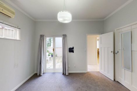 Photo of property in 15 Selwyn Terrace, Thorndon, Wellington, 6011