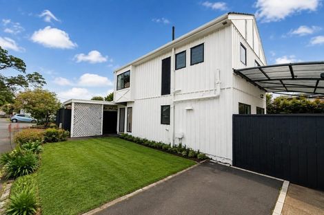 Photo of property in 1/15 Roseberry Avenue, Birkenhead, Auckland, 0626